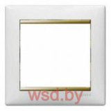 Рамка Valena 5 постовая горизонтальная белая/золотой штрих (Legrand)