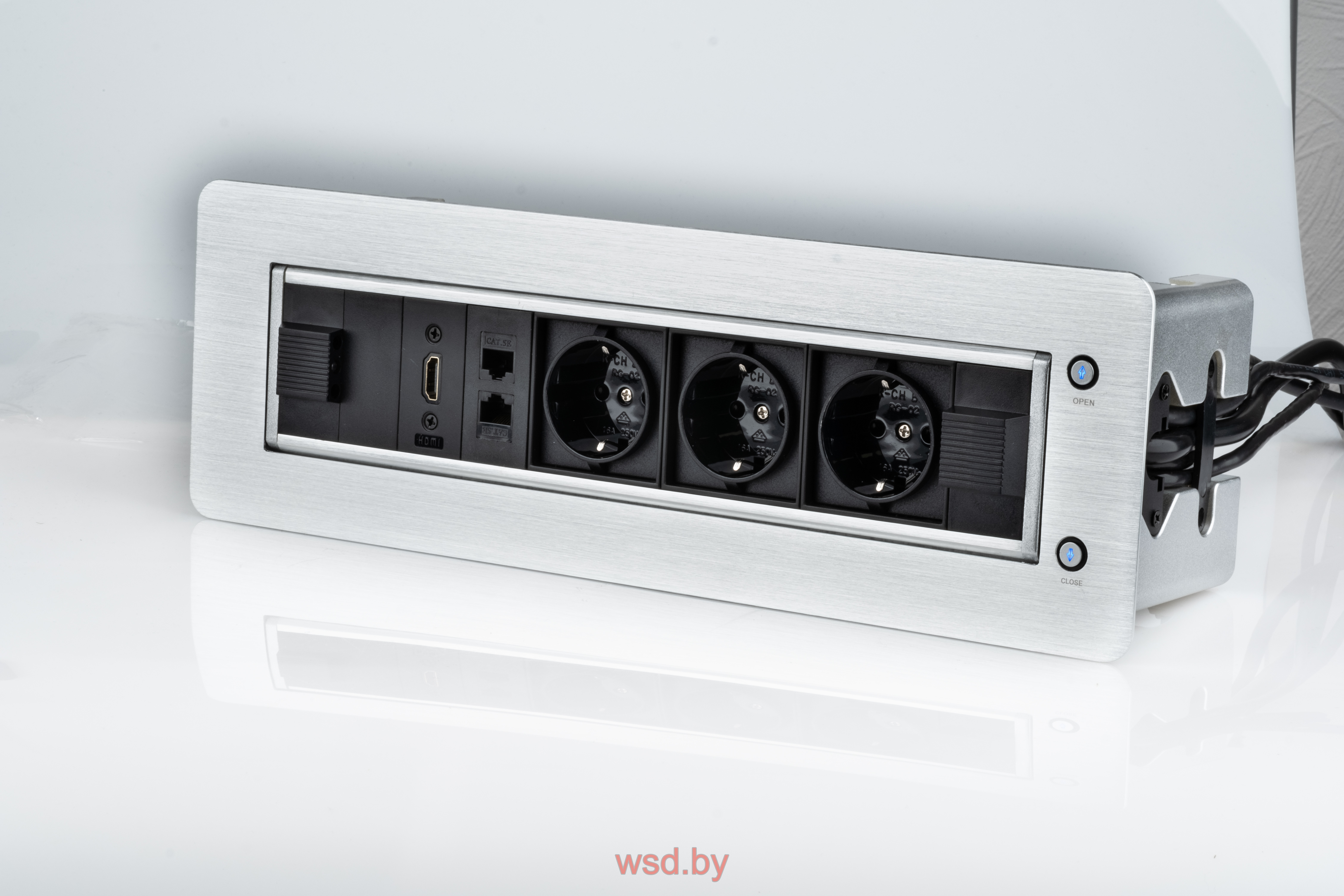 ORNO - Блок розеточный встраиваемый 2хRJ45 кат. 5e UTP + HDMI + 3x2P+E со шторками, с электроприводом, кабель 1,5м, 3680вт, алюминий. Фото N2